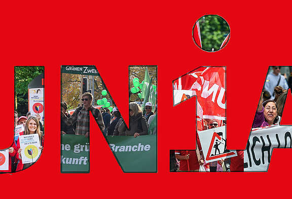 Eine Collage aus dem Wort Unia, bei der die Buchstaben mit Fotos von Demonstrationen und Protestaktionen gefüllt sind – darunter Klimastreiks, Bauarbeiterdemos und ein Transparent gegen Lohngleichheit.